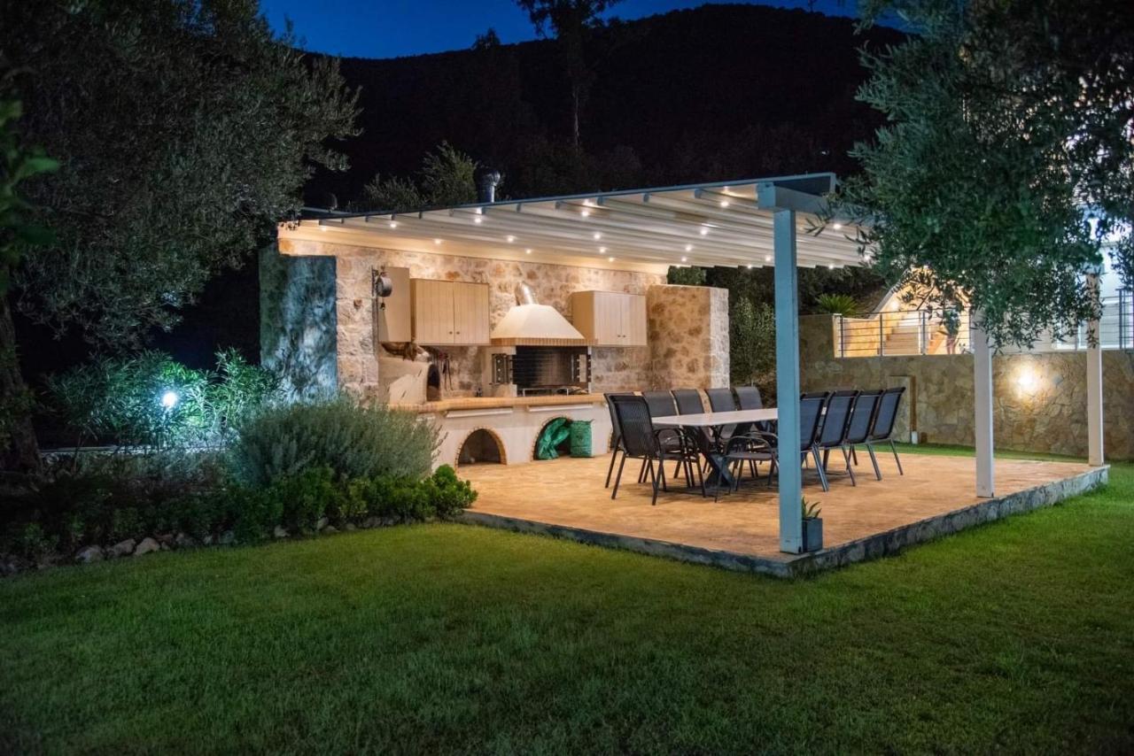 Nikole'S Villas Luxury 180M2 Tirós Exteriör bild